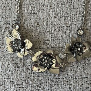 Elegant Silver Flower and gem necklace